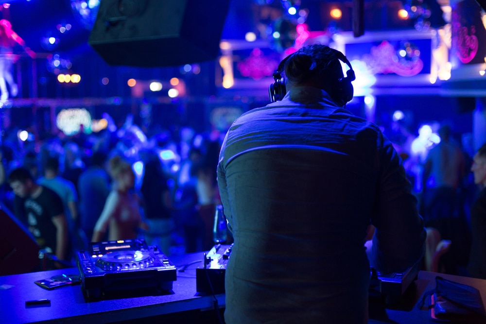 How to start a nightclub business